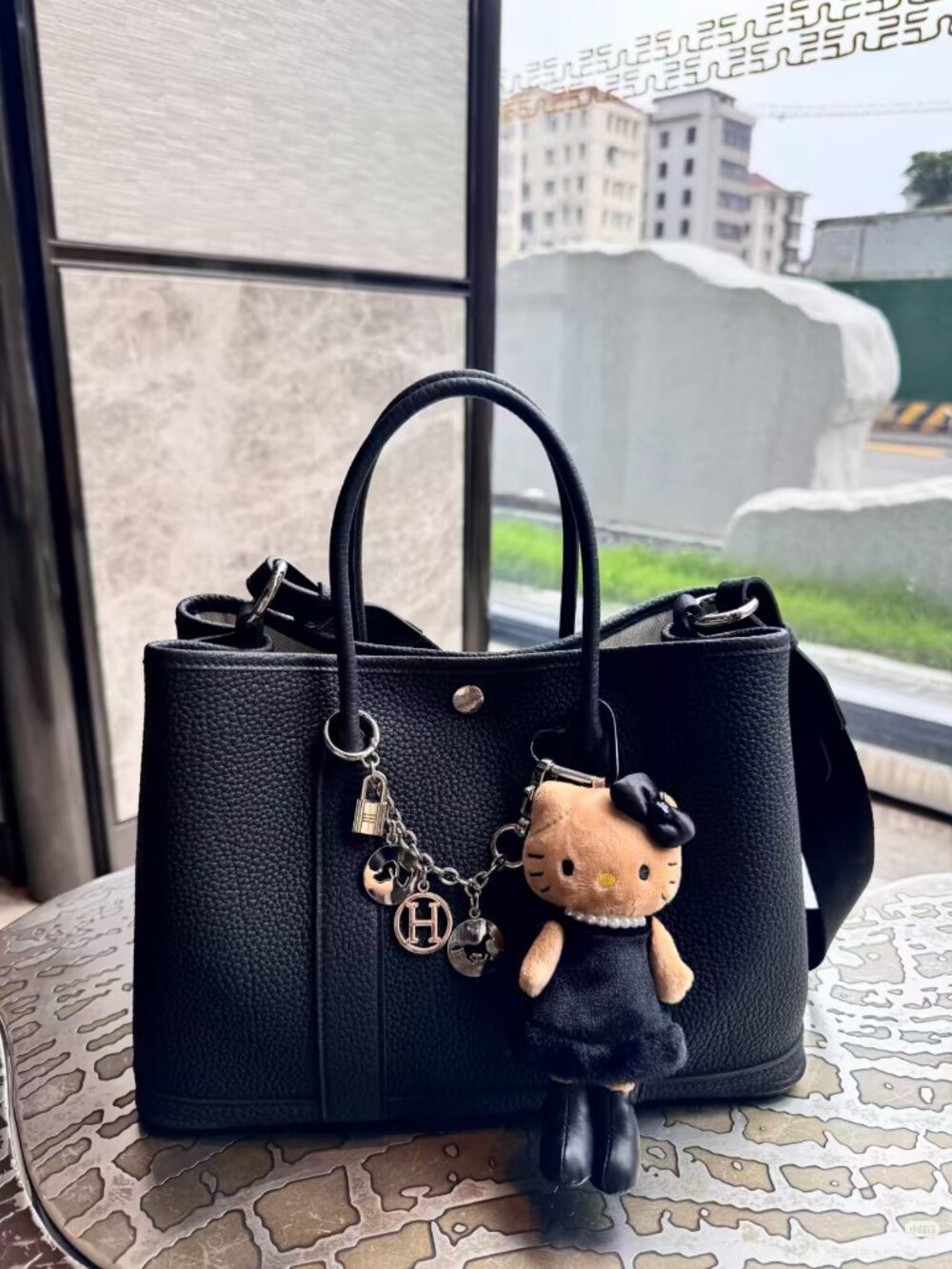 Classic Hermes Bag: A Stylish and Versatile Choice for Elegance